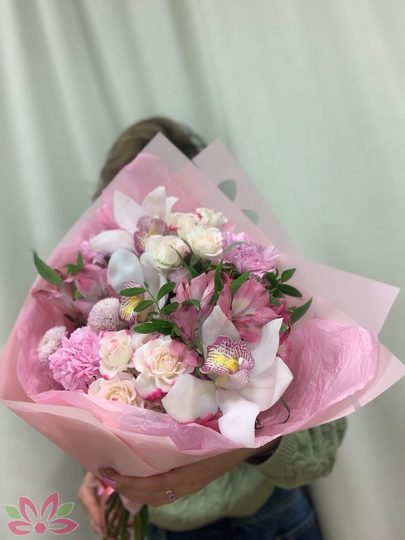 орхидея цимбидиум, роза кустовая,диантус,альстромерия,хризантема сантини помпон,фисташка